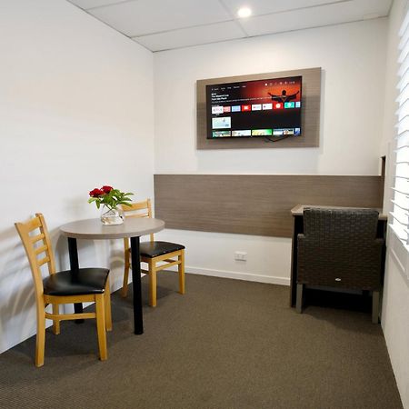 בונדברג Chalet Motor Inn מראה חיצוני תמונה