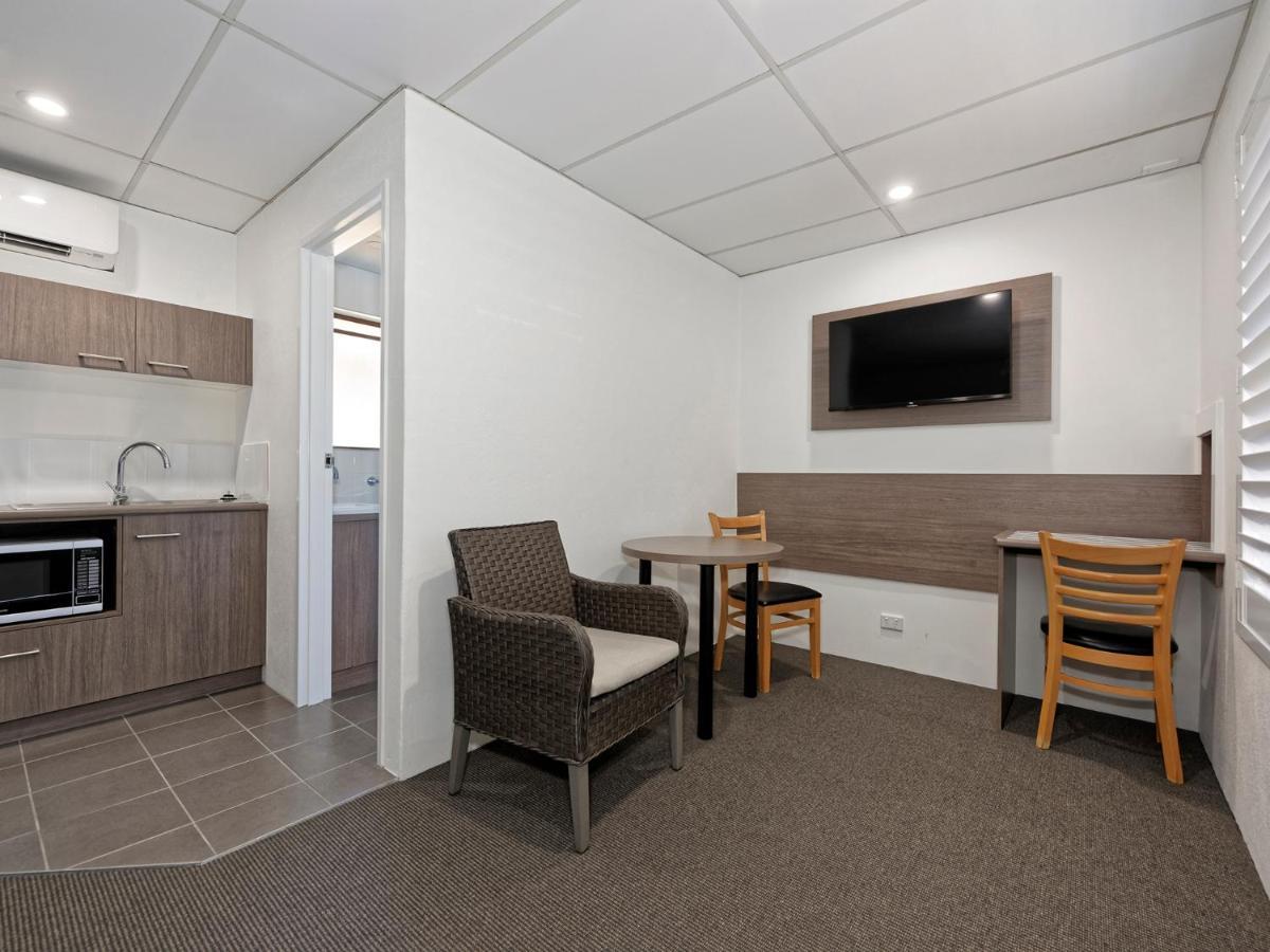 בונדברג Chalet Motor Inn מראה חיצוני תמונה