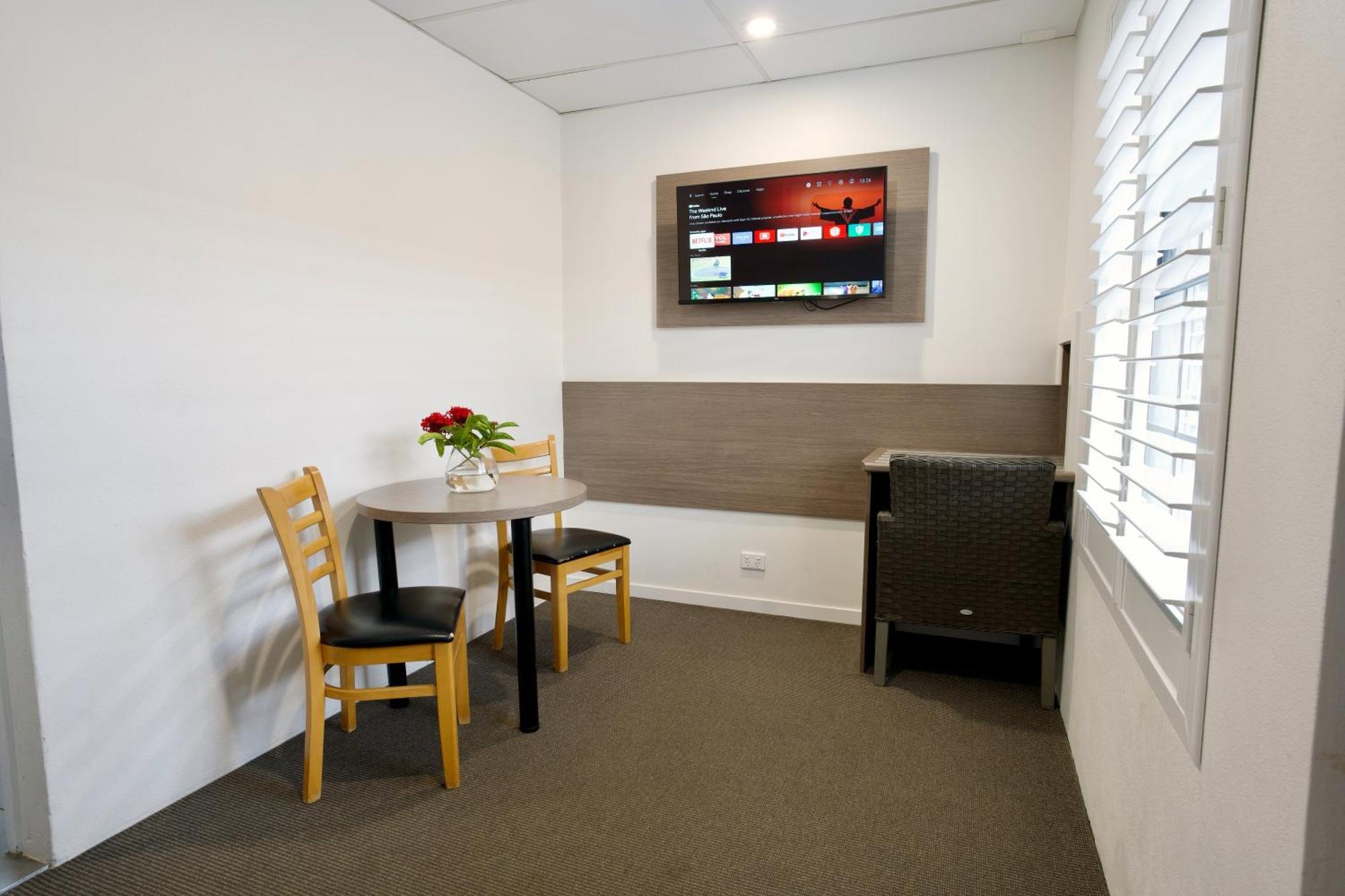 בונדברג Chalet Motor Inn מראה חיצוני תמונה