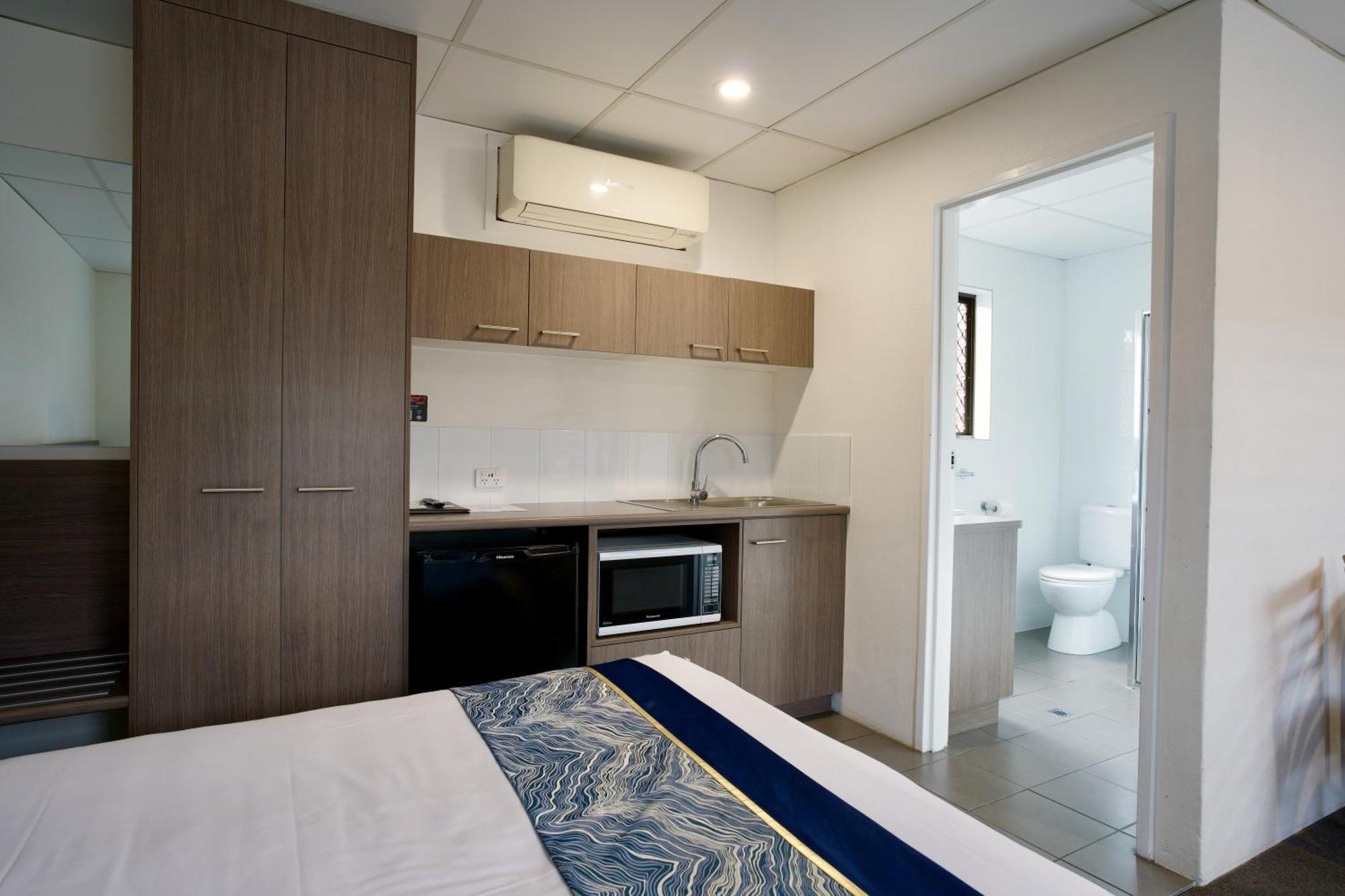 בונדברג Chalet Motor Inn מראה חיצוני תמונה
