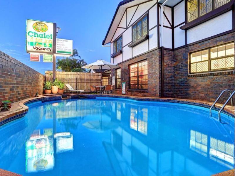 בונדברג Chalet Motor Inn מראה חיצוני תמונה