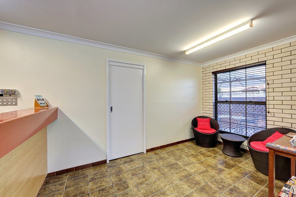 בונדברג Chalet Motor Inn מראה חיצוני תמונה