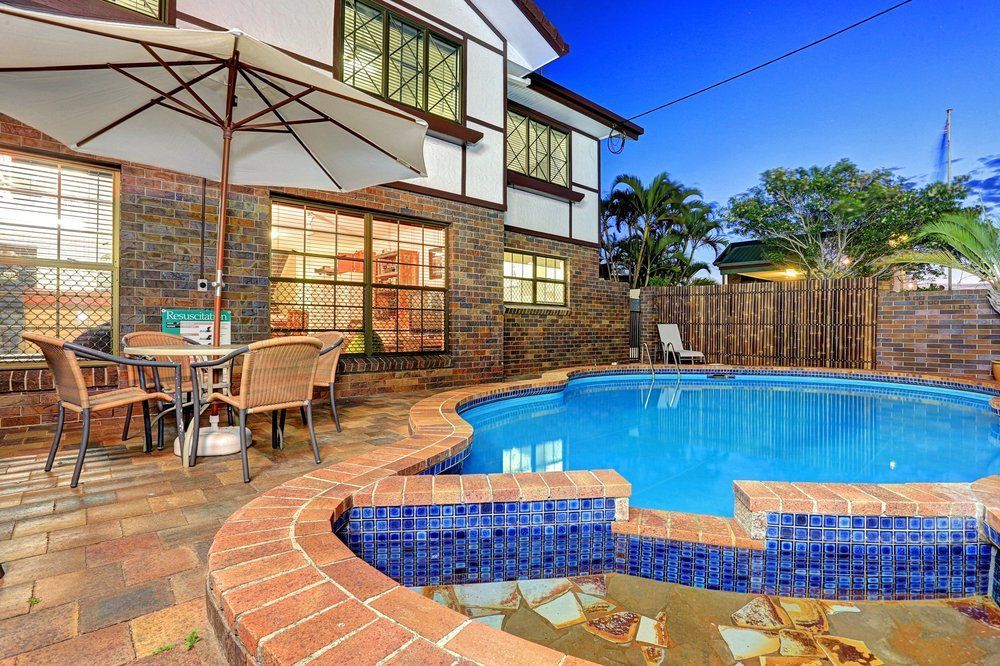 בונדברג Chalet Motor Inn מראה חיצוני תמונה