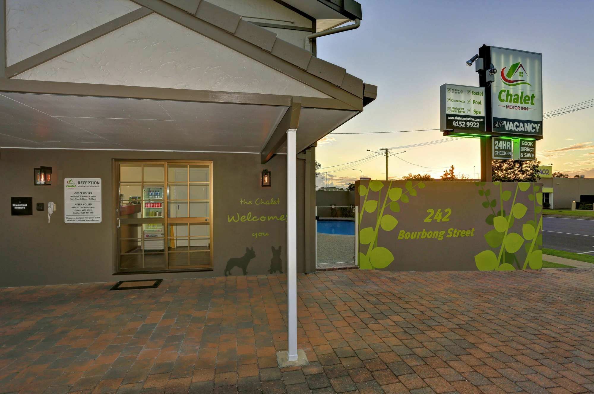 בונדברג Chalet Motor Inn מראה חיצוני תמונה