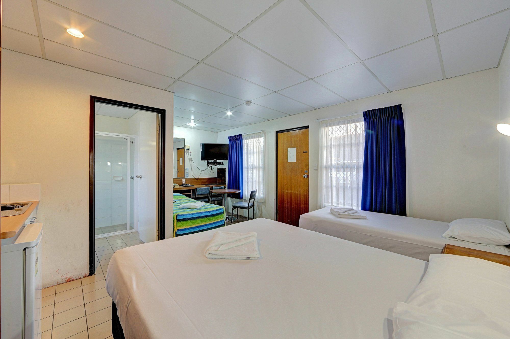 בונדברג Chalet Motor Inn מראה חיצוני תמונה